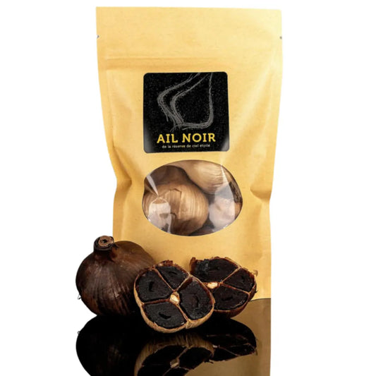 Ail noir artisanal du Québec en sac kraft, produit raffiné distribué par le Marché des Appalaches